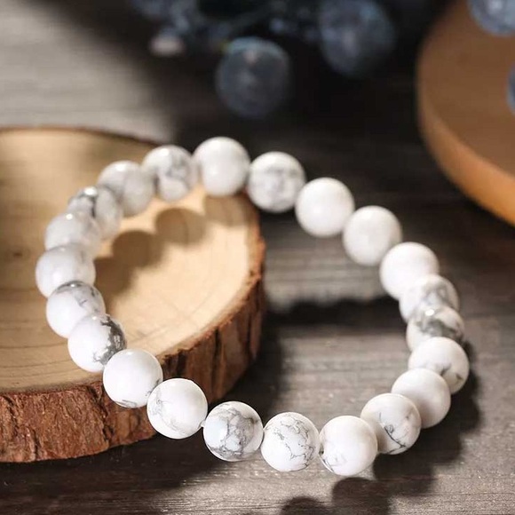 🆕New Howlite 8mm Healing Gemstone Bracelet - Picture 2 of 2
